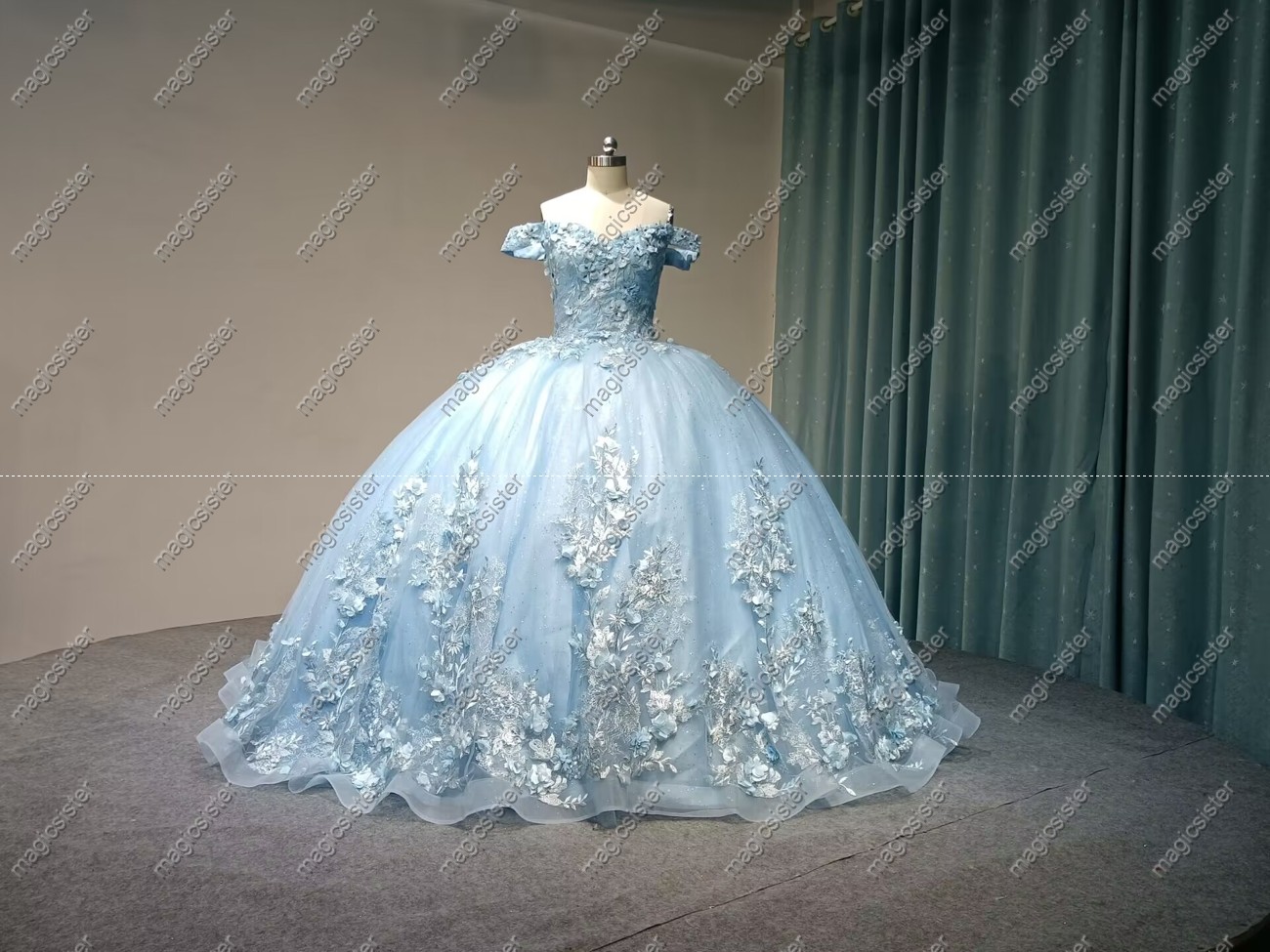 Instock Factory Lace Embroidery Quinceanera Dress