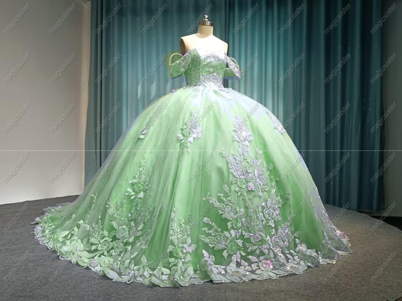 Luxury Factory Wholesale Glitter Floral Appliques Quinceanera Dress