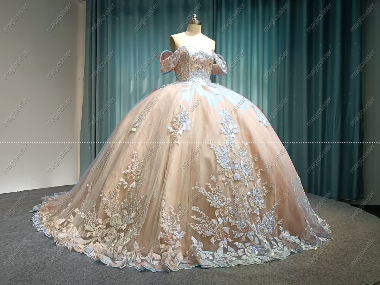Luxury Factory Wholesale Glitter Floral Appliques Quinceanera Dress