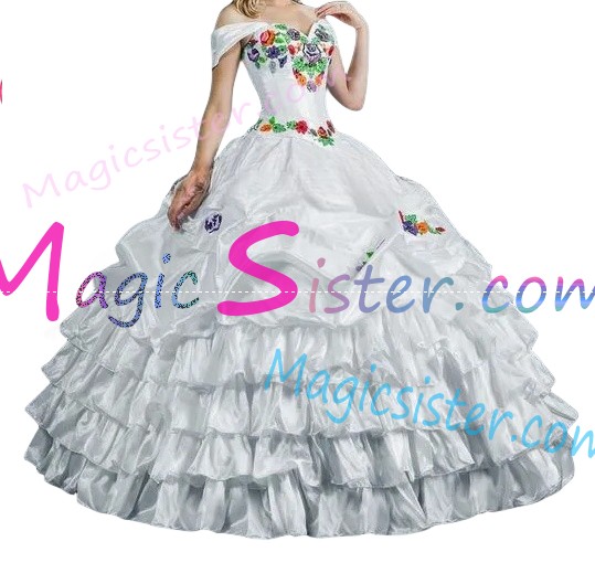 Hotselling Embroidery Charro Quinceanera Dress