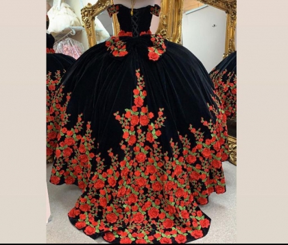 Instock embroidery Flowers Quinceanera dresses