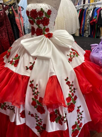 Instock embroidery Flowers Quinceanera dresses